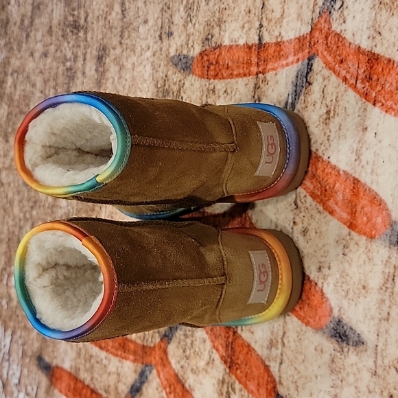 Girl Rainbow UGG boots - Picture 3 of 11